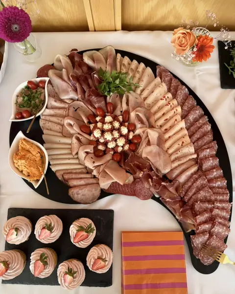 Aufschnitt – Wurst- und Schinkenplatte