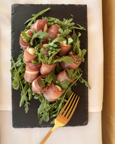 Schinken-Röllchen – mit Rucola