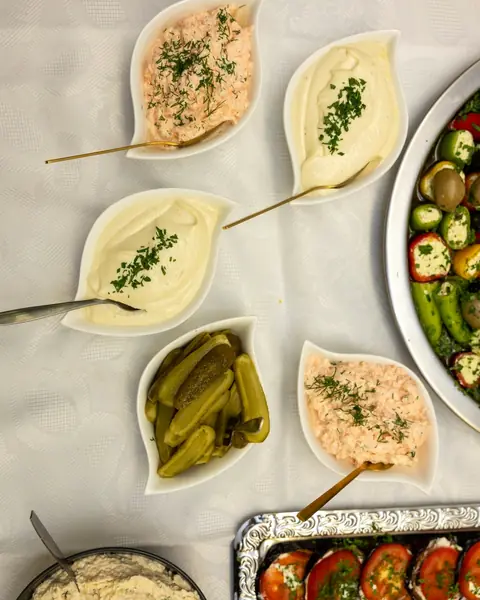Dips & Saucen – hausgemacht angerichtet