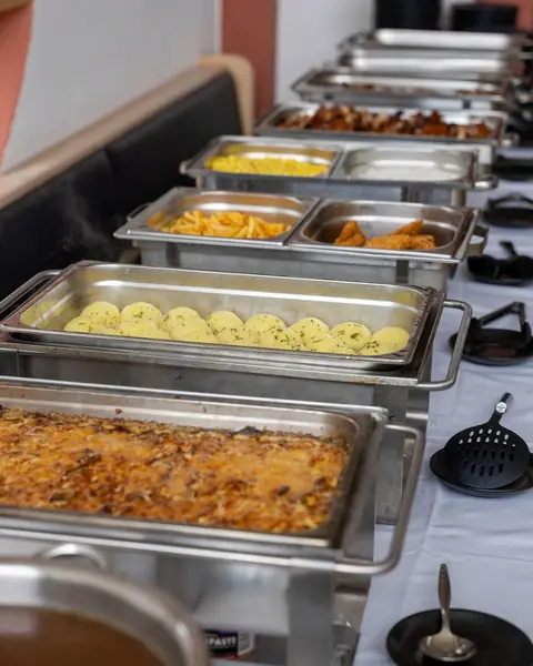 Warmes Buffet – aus dem Chafing Dish